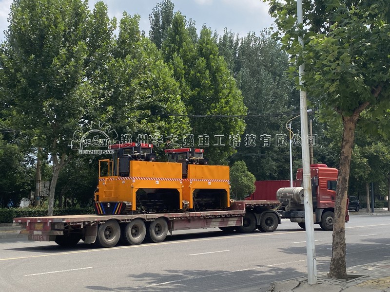 履帶式翻堆機(jī).jpg
